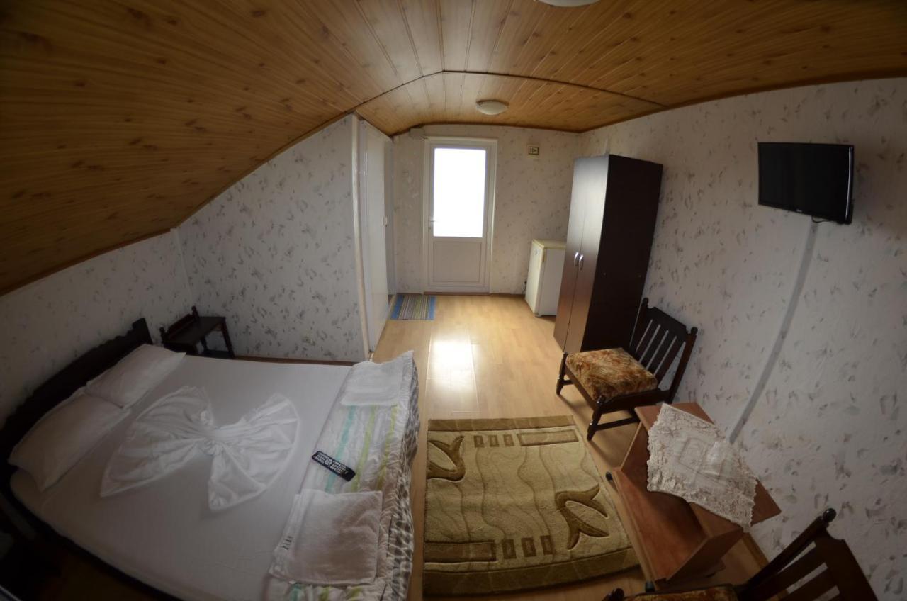فندق Casa Bucuria كوستِنيست المظهر الخارجي الصورة